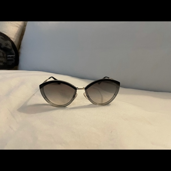 Prada sunglasses - Picture 8 of 10